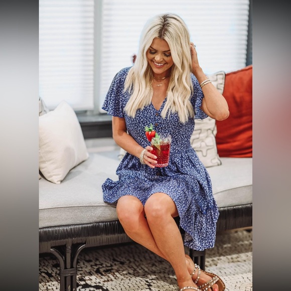 Jess Crum x Hazel & Olive Blue Ditsy Floral V Neck Flutter Sleeve Mini Dress New - Picture 2 of 9